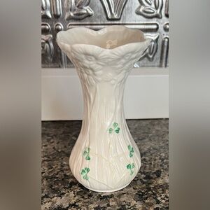Vintage Belleek Daisy Shamrock Vase Bud Bouquet Gift 1980-92 Mark Ireland Mint